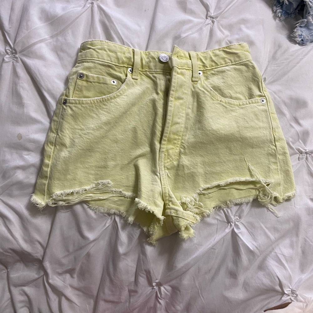 🤍3/35 ZARA green shorts